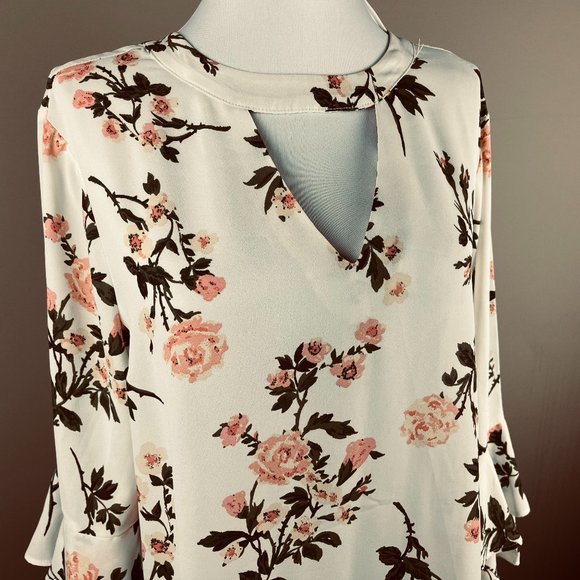 C Brand 3/4 Sleeve Blouse Size L Cream Green Dusty Pink, Floral, Front Cutout - Picture 1 of 8